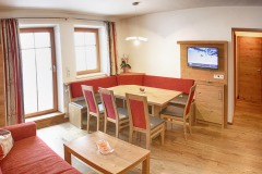 Tarlack_Appartments_Leogang_Dreizint_Appartement3-Wohnzimmer-1