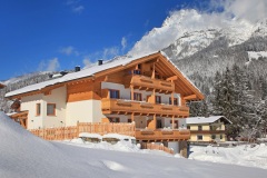 tarlack_ferienwohnungen_leogang_huetten1a_aussen_winter